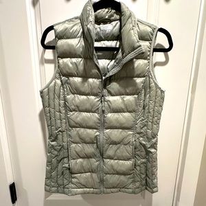 WOMEN'S LIGHTWEIGHT POLY-FILL PACKABLE VEST